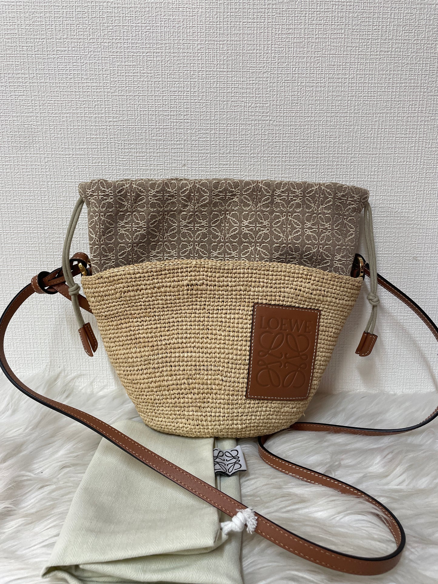 Loewe Beige Shoulder Bags A-15534