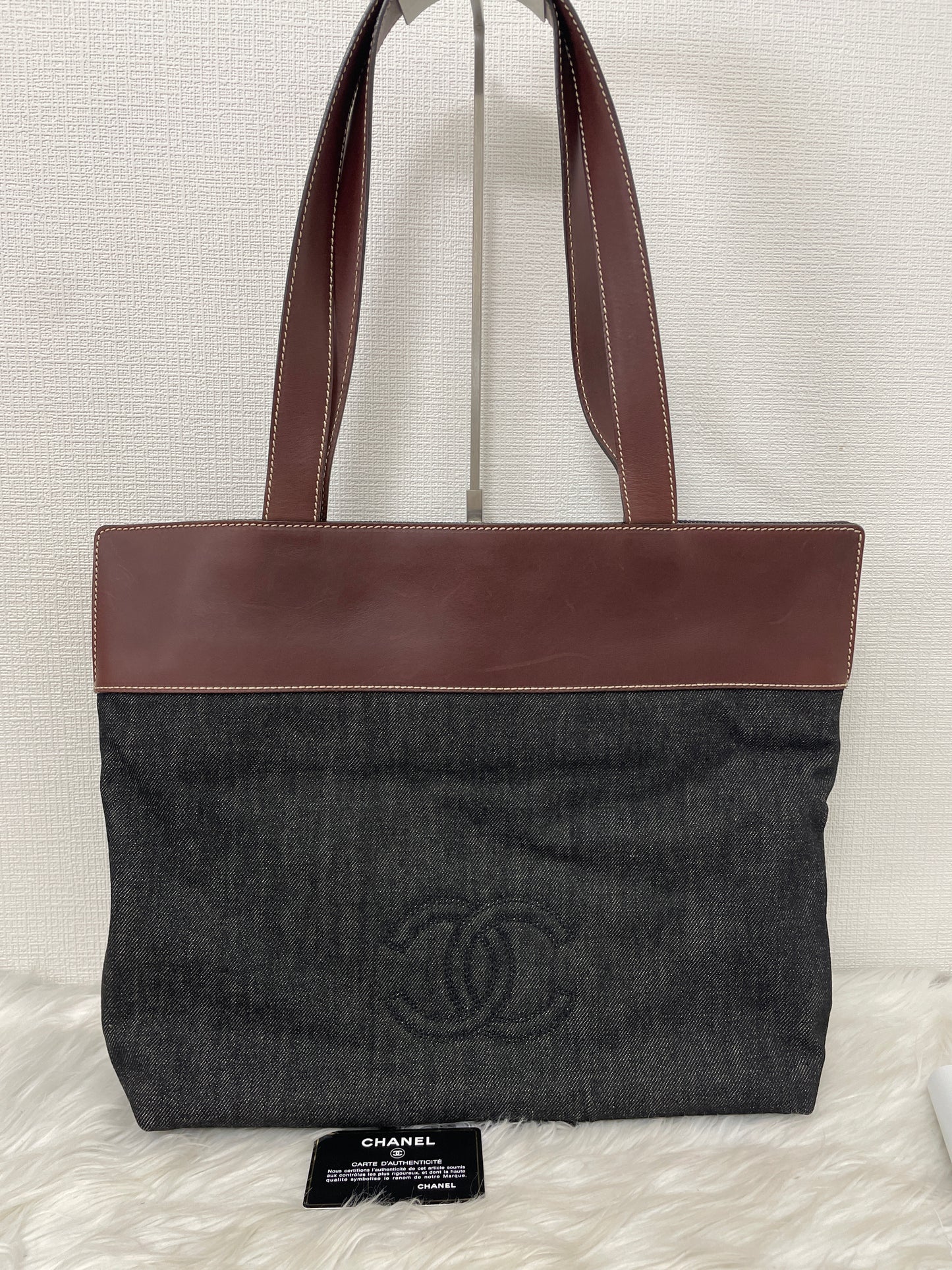 Chanel Black Tote Bags A-15540