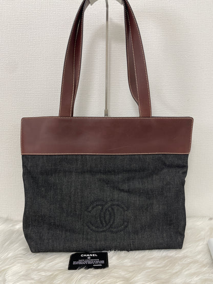 Chanel Black Tote Bags A-15540