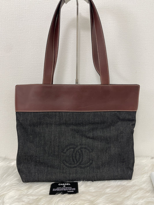 Chanel Black Tote Bags A-15540