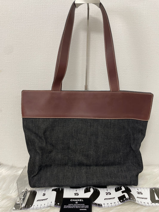 Chanel Black Tote Bags A-15540