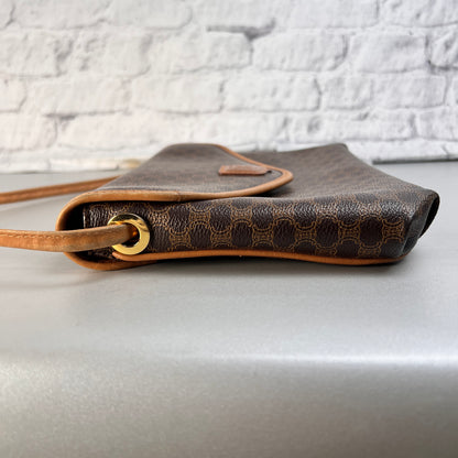 Celine Brown Shoulder Bags A-15546