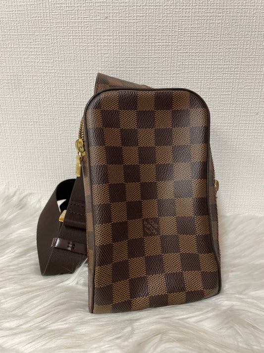 Louis Vuitton Black Shoulder Bags A-15548