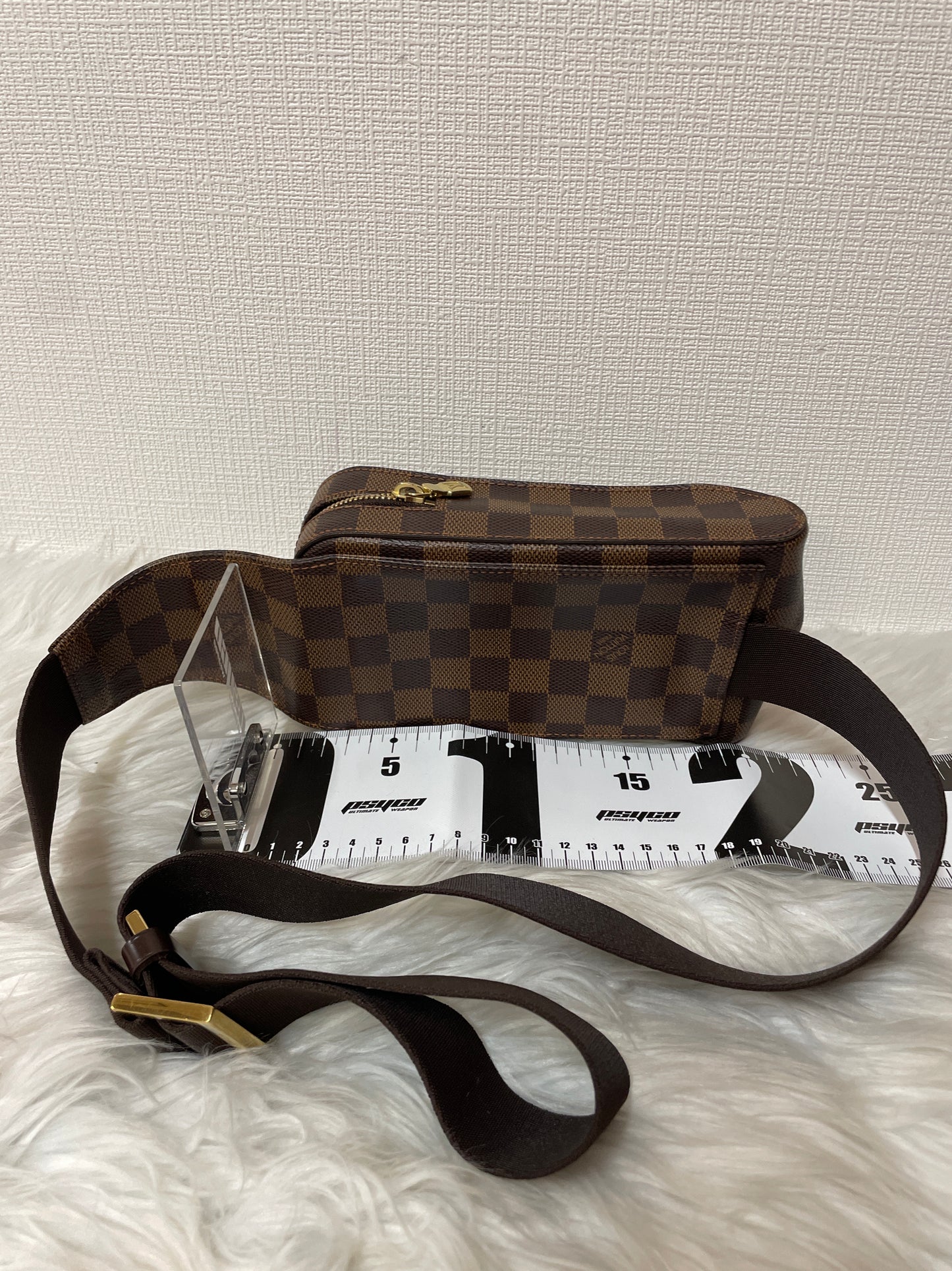 Louis Vuitton Black Shoulder Bags A-15548