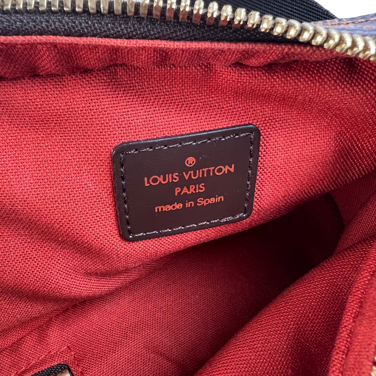 Louis Vuitton Black Shoulder Bags A-15548