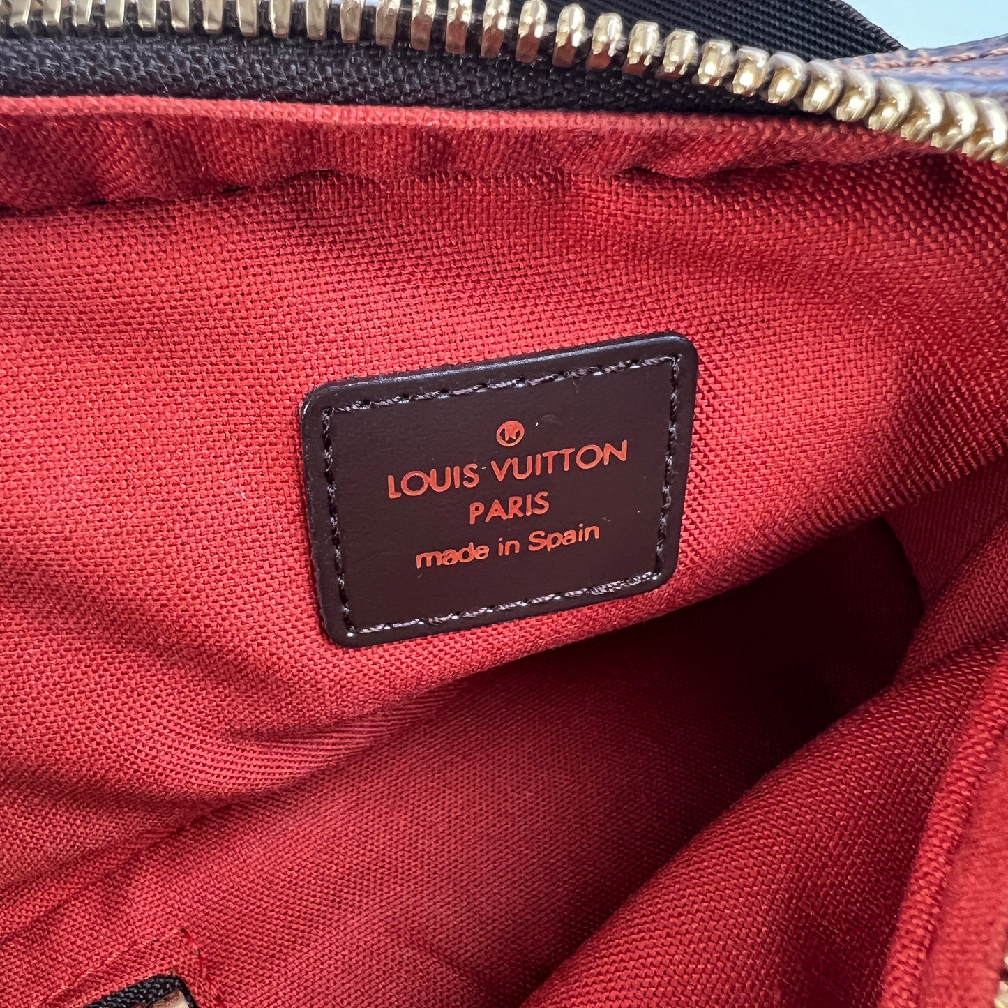 Louis Vuitton Black Shoulder Bags A-15548