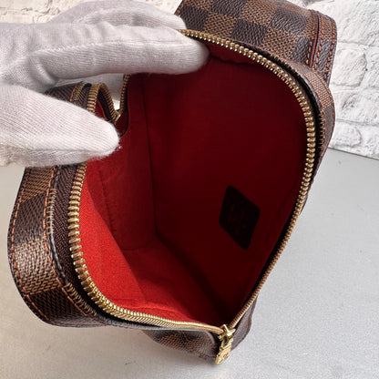 Louis Vuitton Black Shoulder Bags A-15548