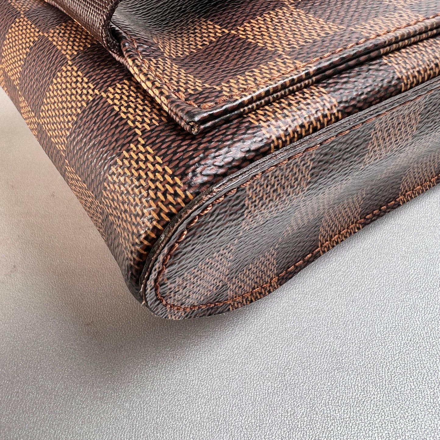 Louis Vuitton Black Shoulder Bags A-15548
