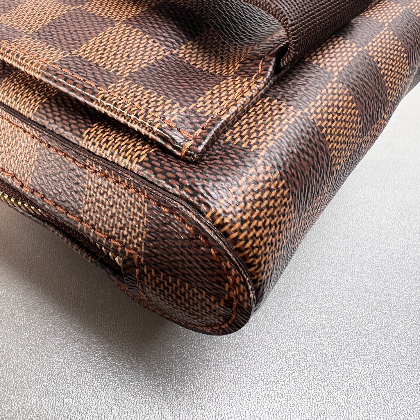 Louis Vuitton Black Shoulder Bags A-15548