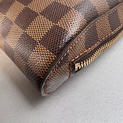 Louis Vuitton Black Shoulder Bags A-15548