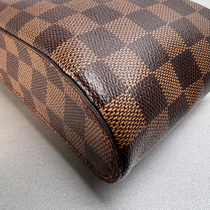 Louis Vuitton Black Shoulder Bags A-15548