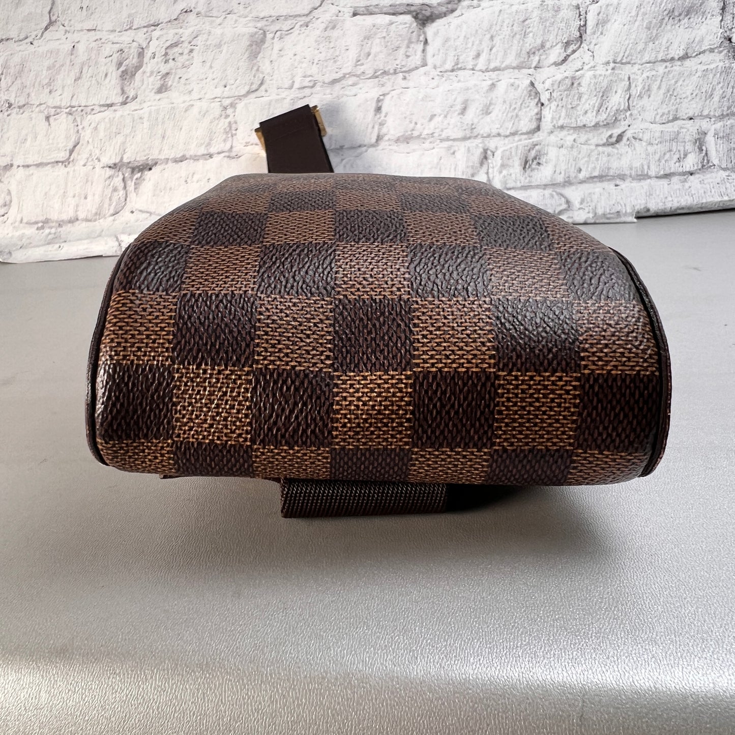 Louis Vuitton Black Shoulder Bags A-15548