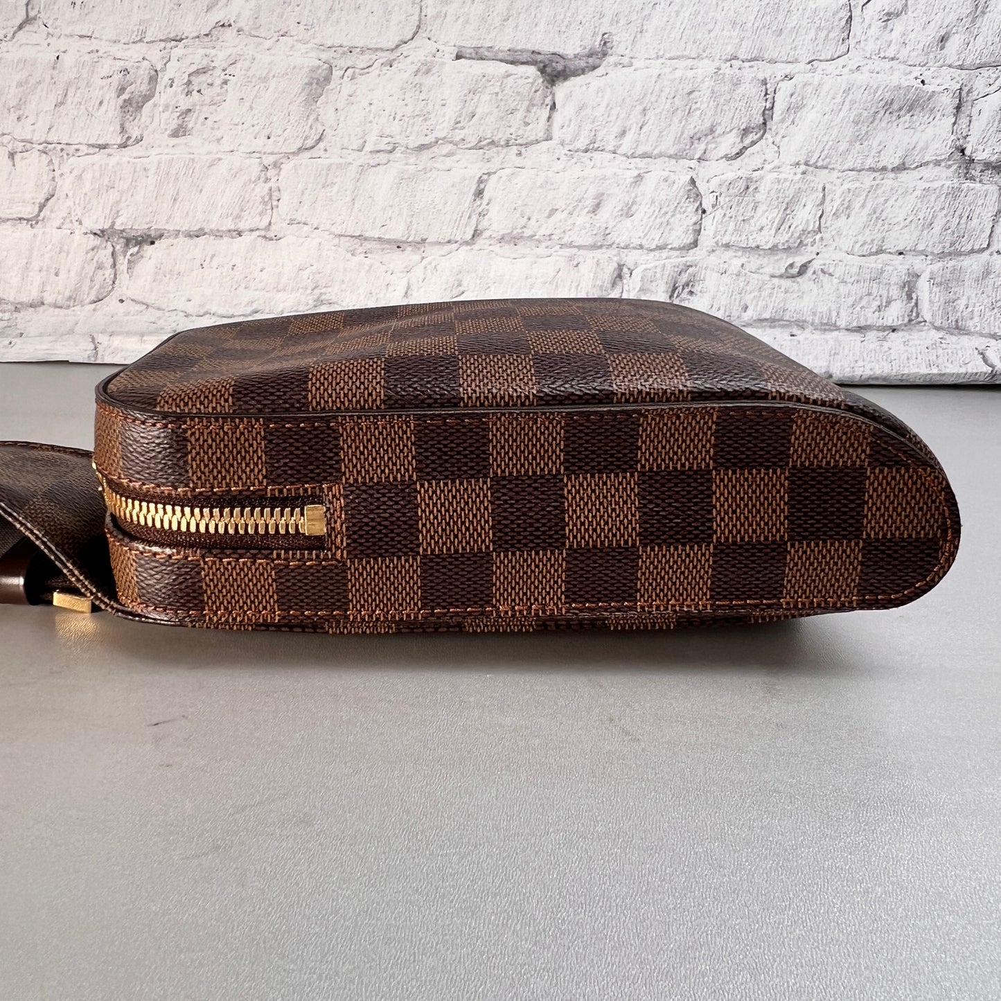 Louis Vuitton Black Shoulder Bags A-15548