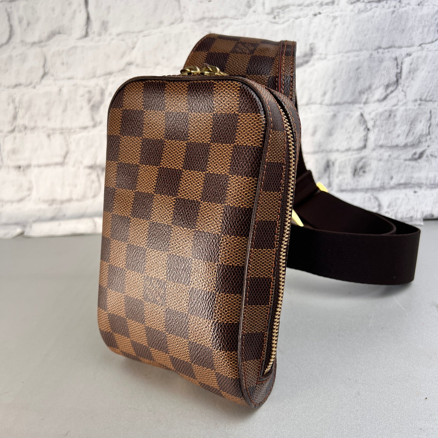 Louis Vuitton Black Shoulder Bags A-15548