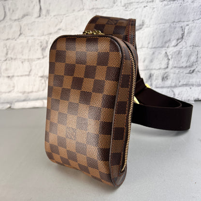 Louis Vuitton Black Shoulder Bags A-15548