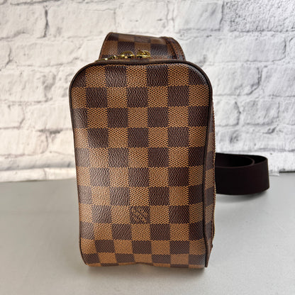 Louis Vuitton Black Shoulder Bags A-15548