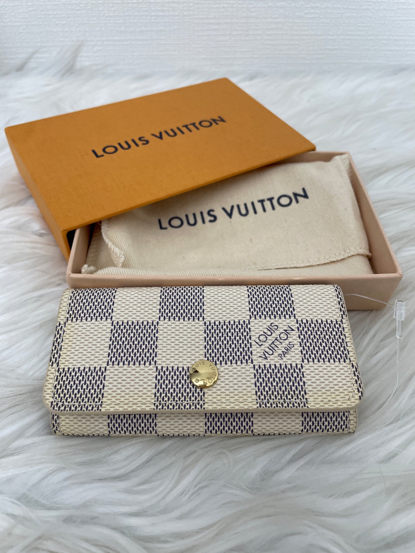 Louis Vuitton White Small goods A-15558