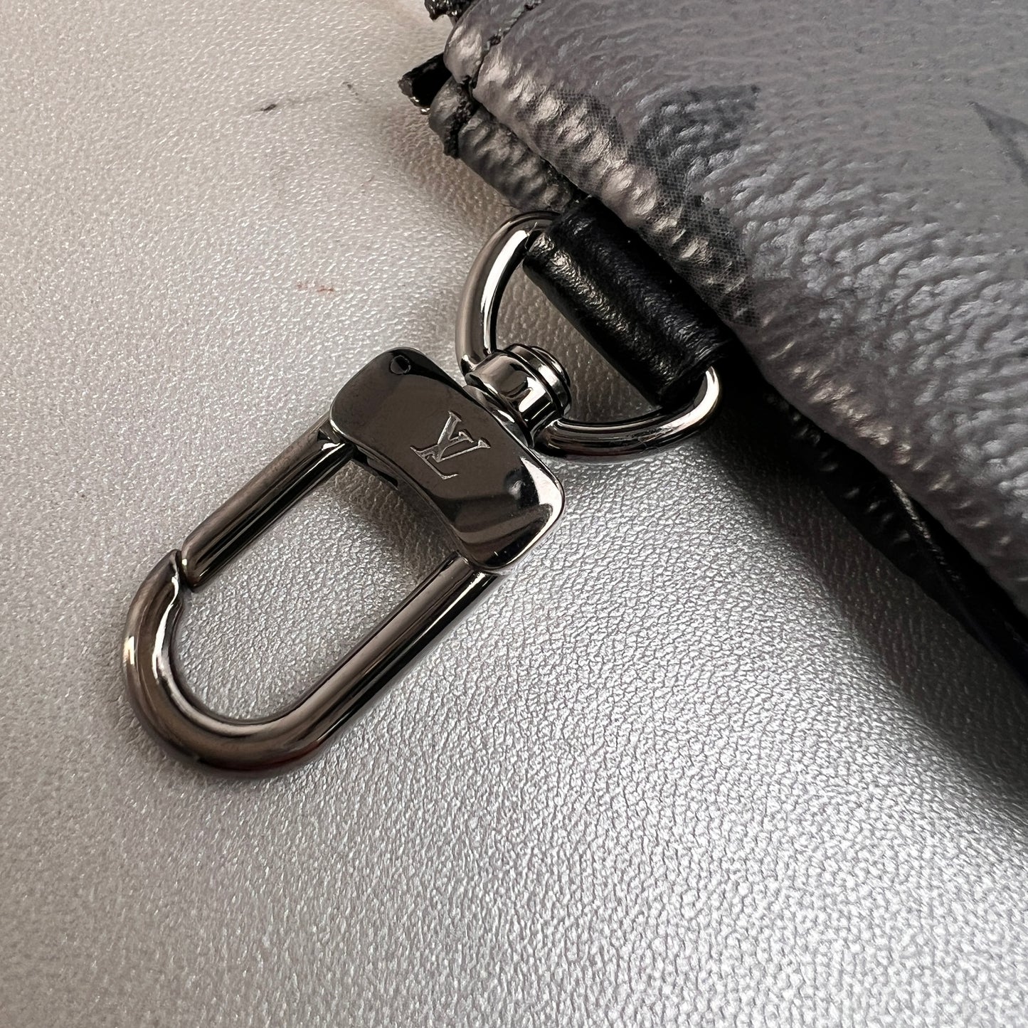 Louis Vuitton Gray Shoulder Bags A-15563