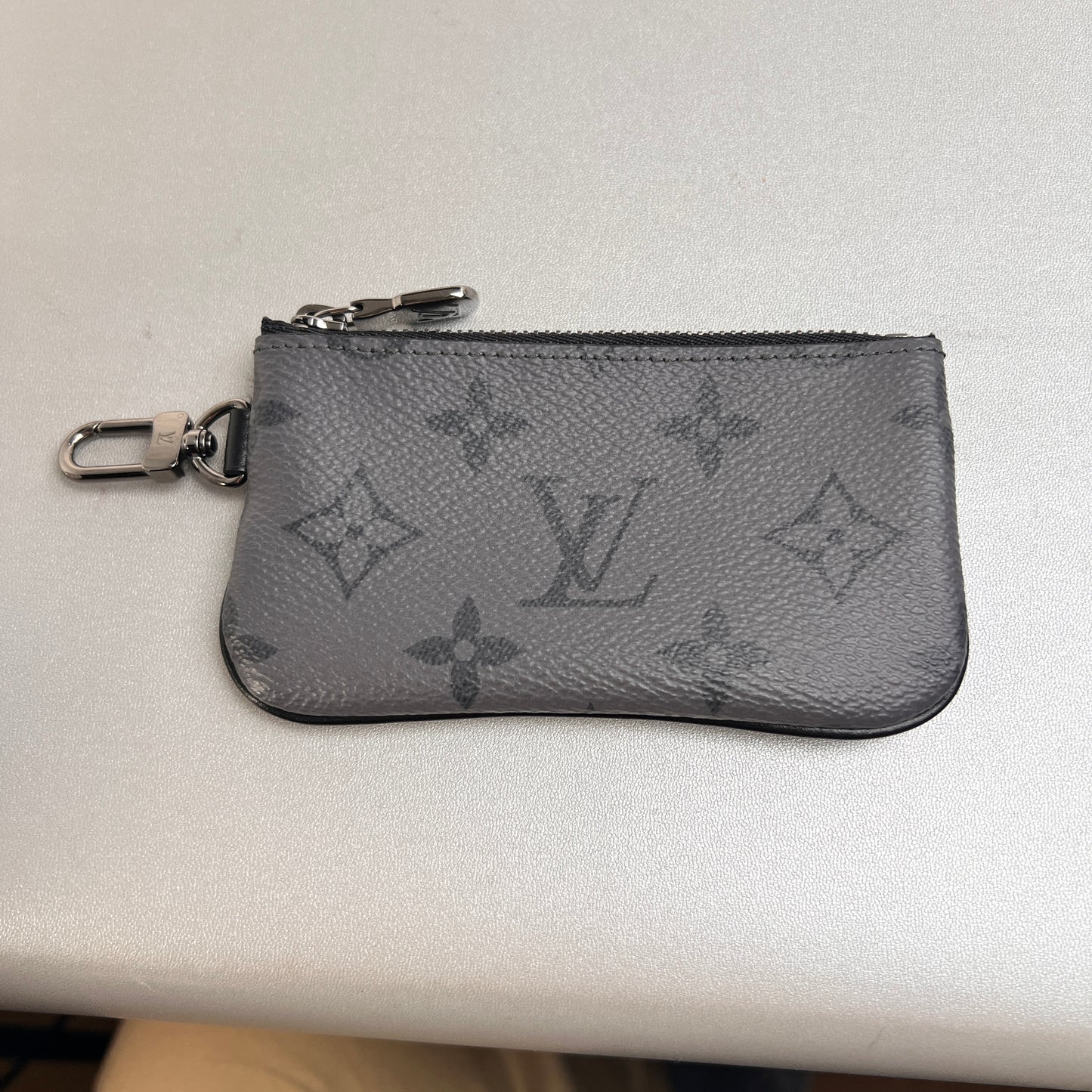 Louis Vuitton Gray Shoulder Bags A-15563