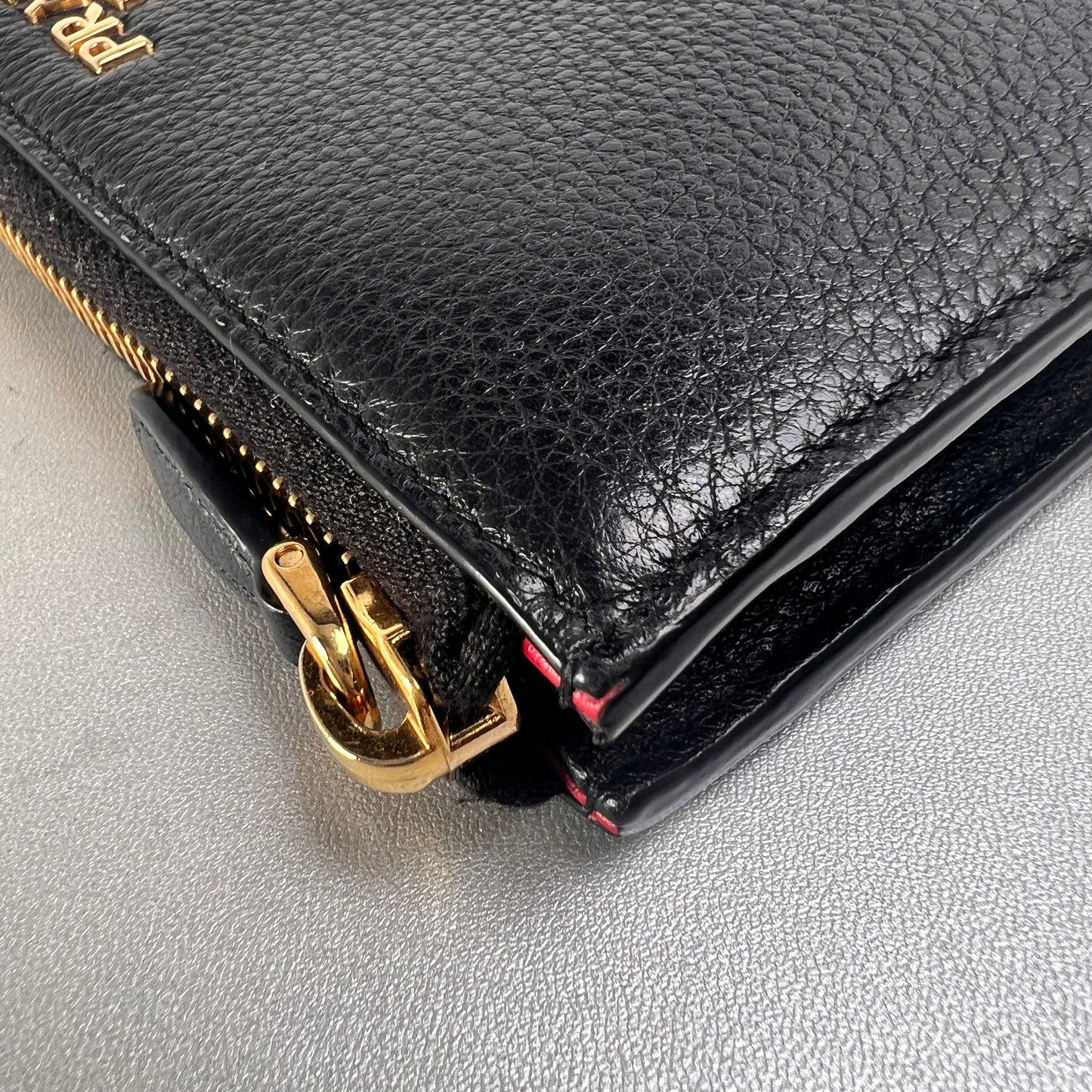 Prada Black Wallets A-15582