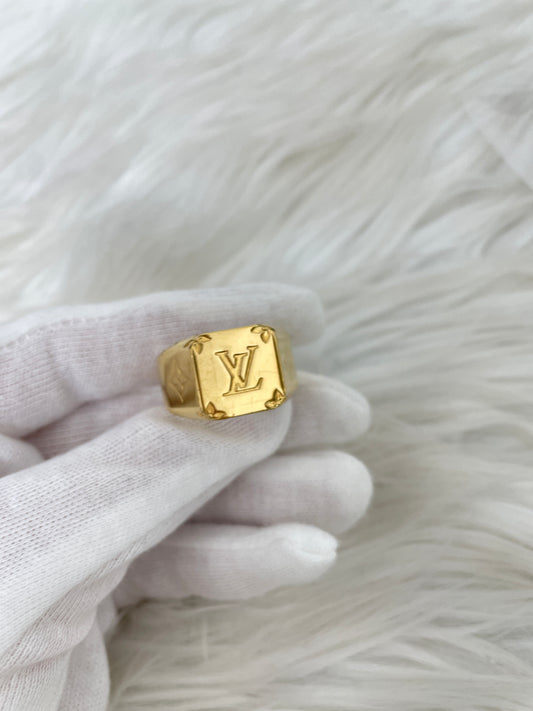 Louis Vuitton Gold Small goods A-15601