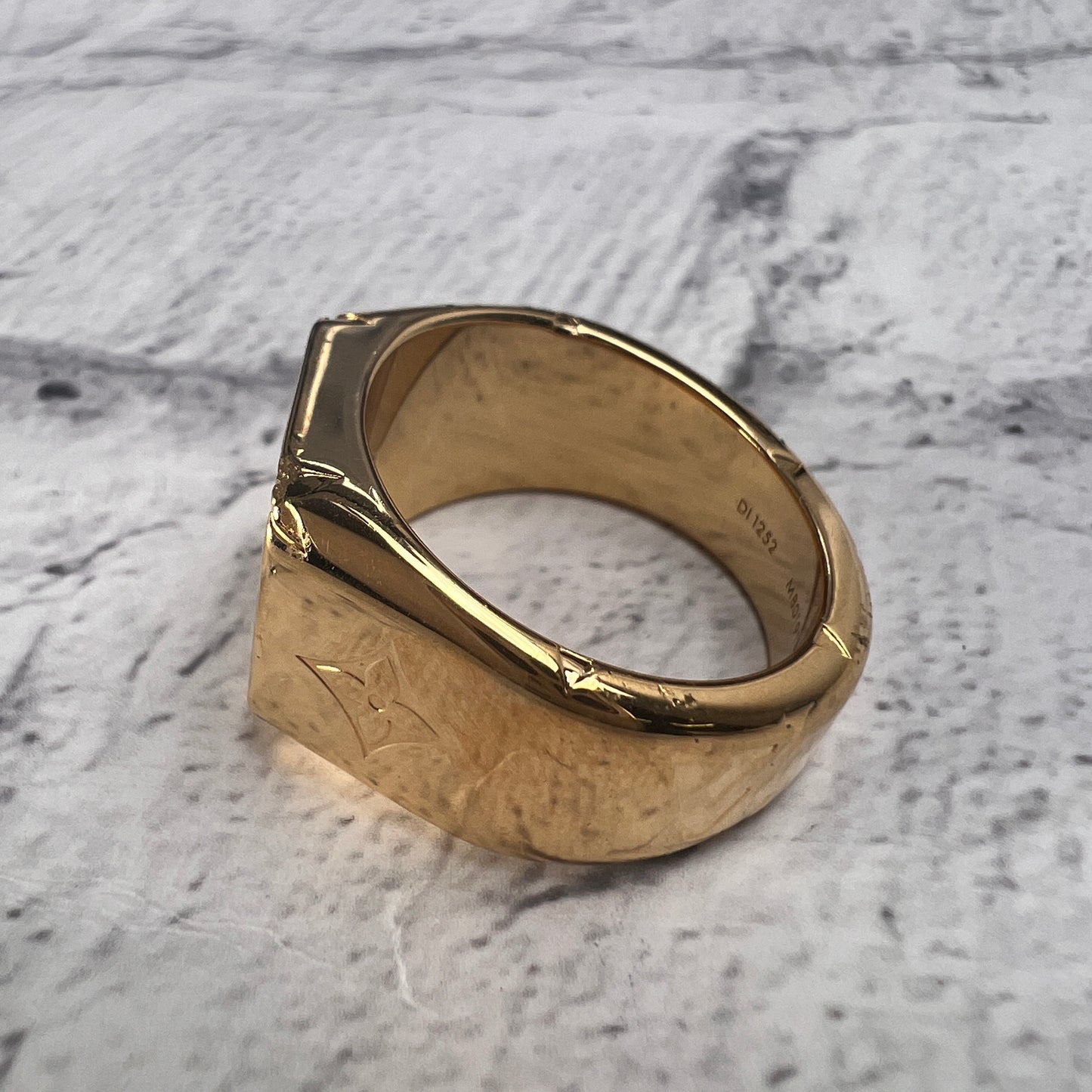 Louis Vuitton Gold Small goods A-15601