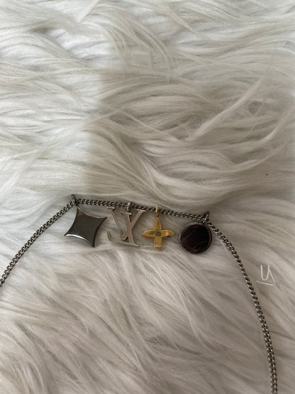 Louis Vuitton Silver Necklaces A-15604
