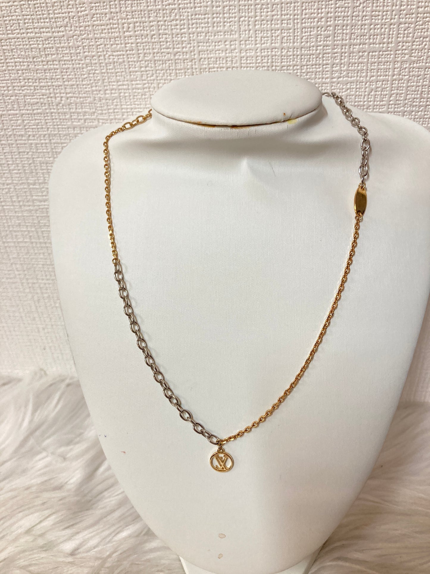 Louis Vuitton Multicolor Necklaces A-15608