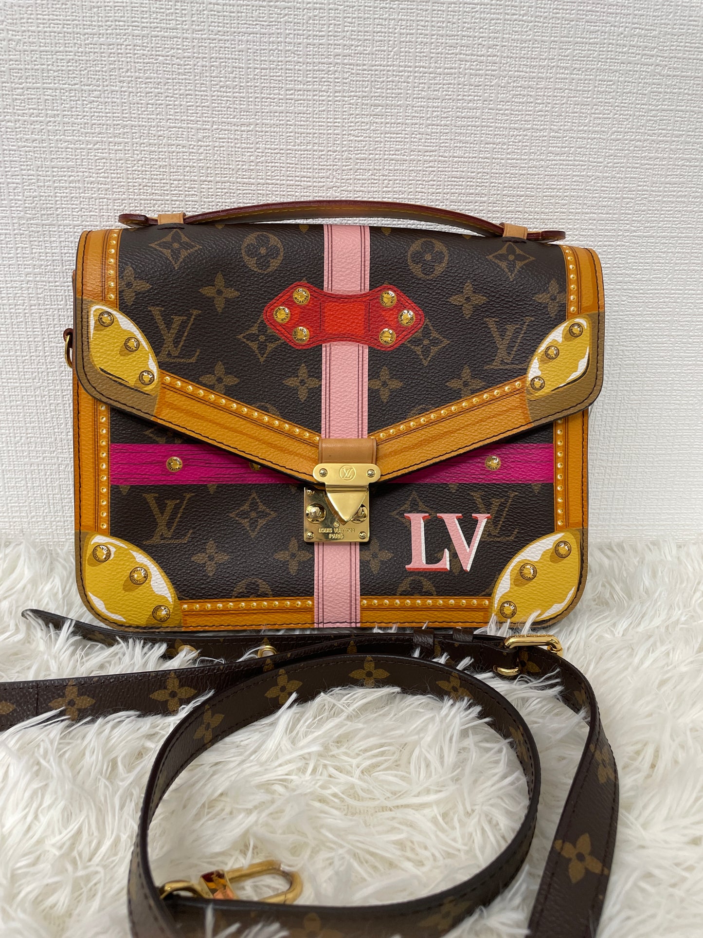 Louis Vuitton Brown Handle Bags A-15619