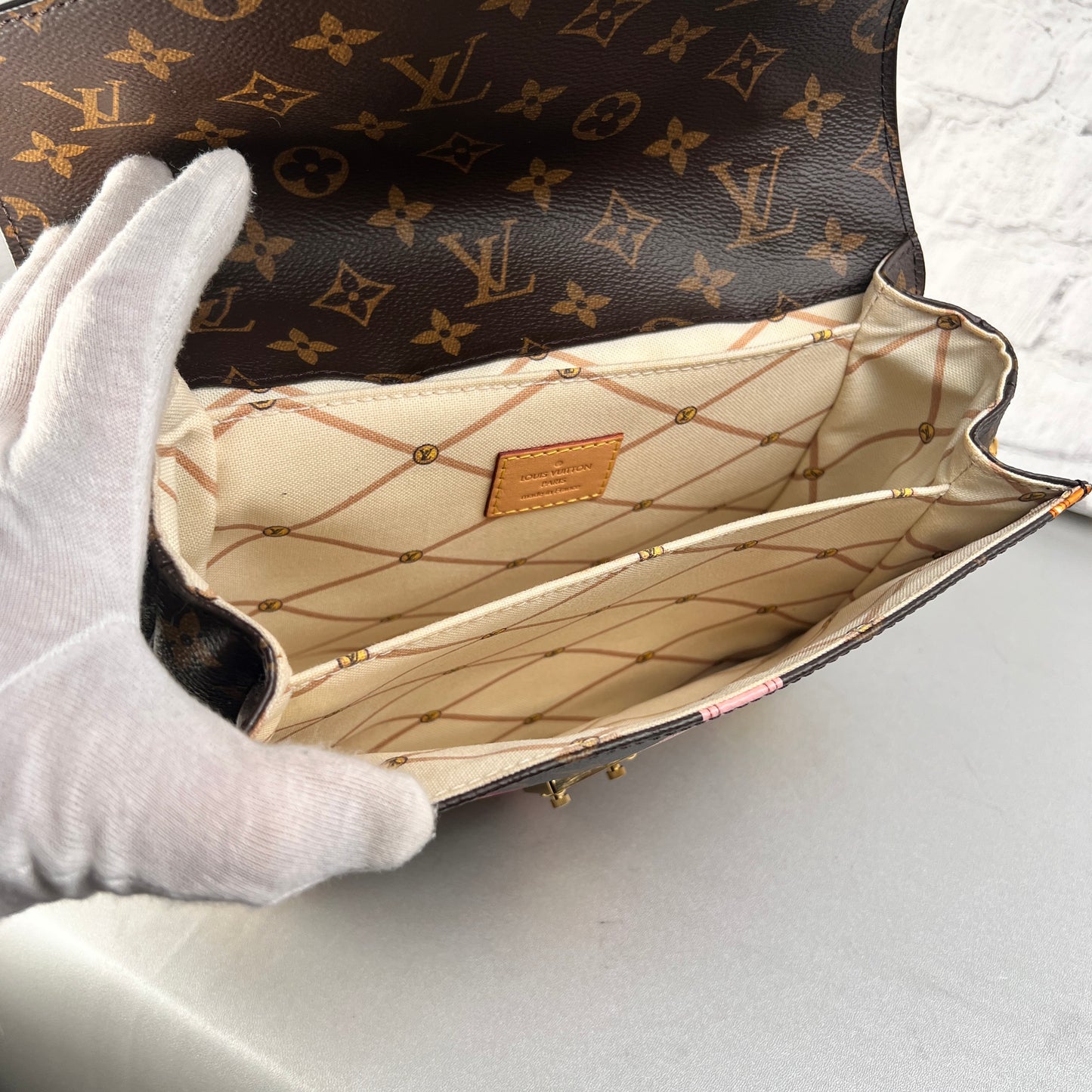 Louis Vuitton Brown Handle Bags A-15619