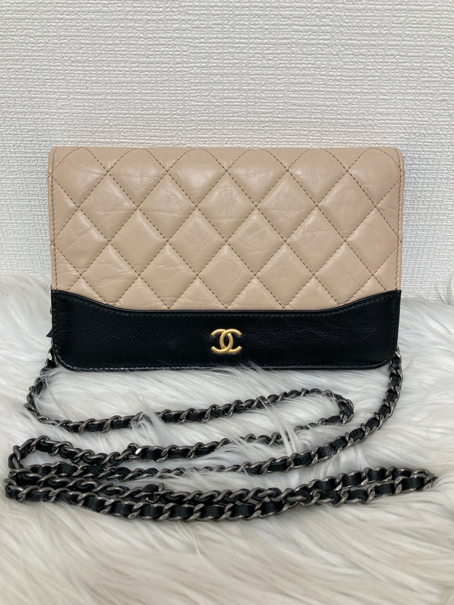 Chanel Beige Shoulder Bags A-15627