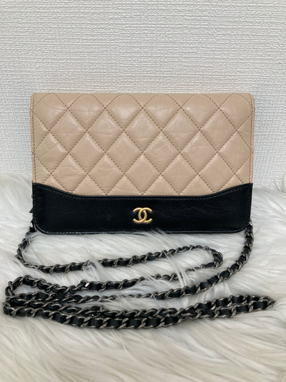 Chanel Beige Shoulder Bags A-15627