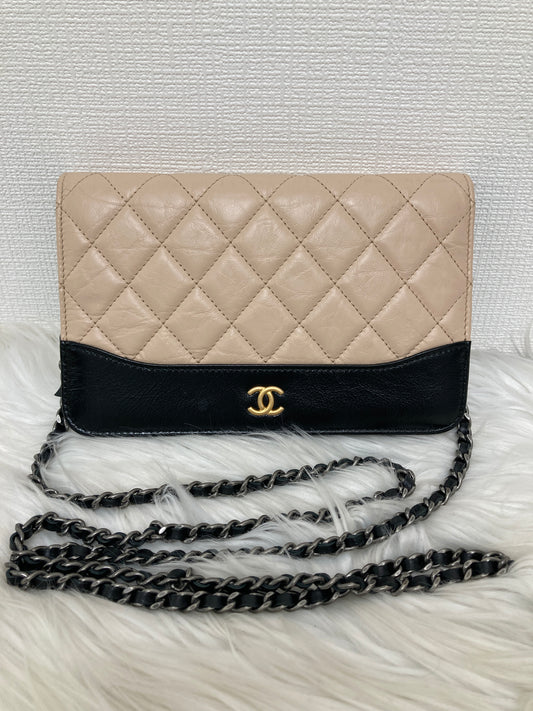 Chanel Beige Shoulder Bags A-15627