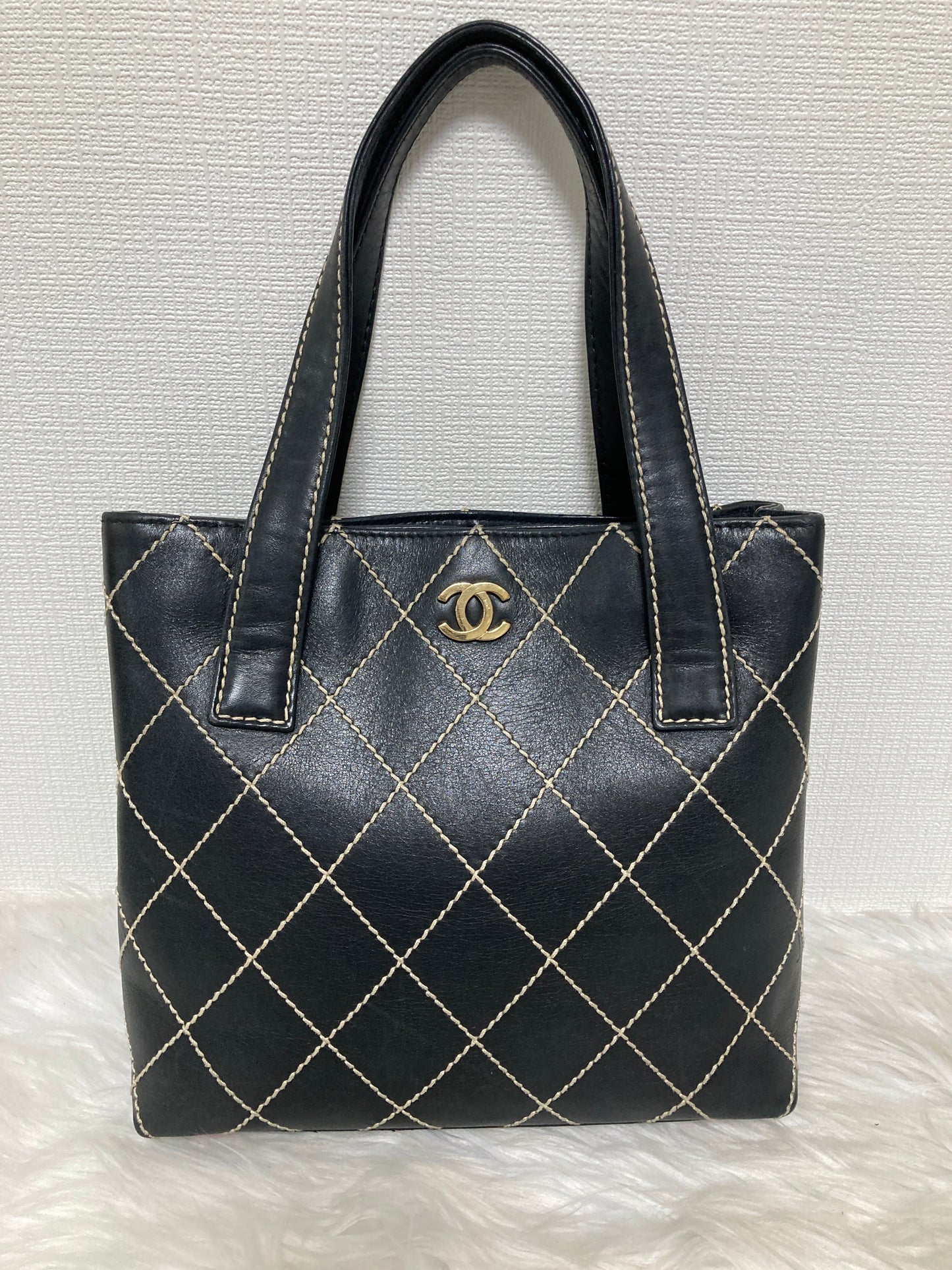 Chanel Black Tote Bags A-15680