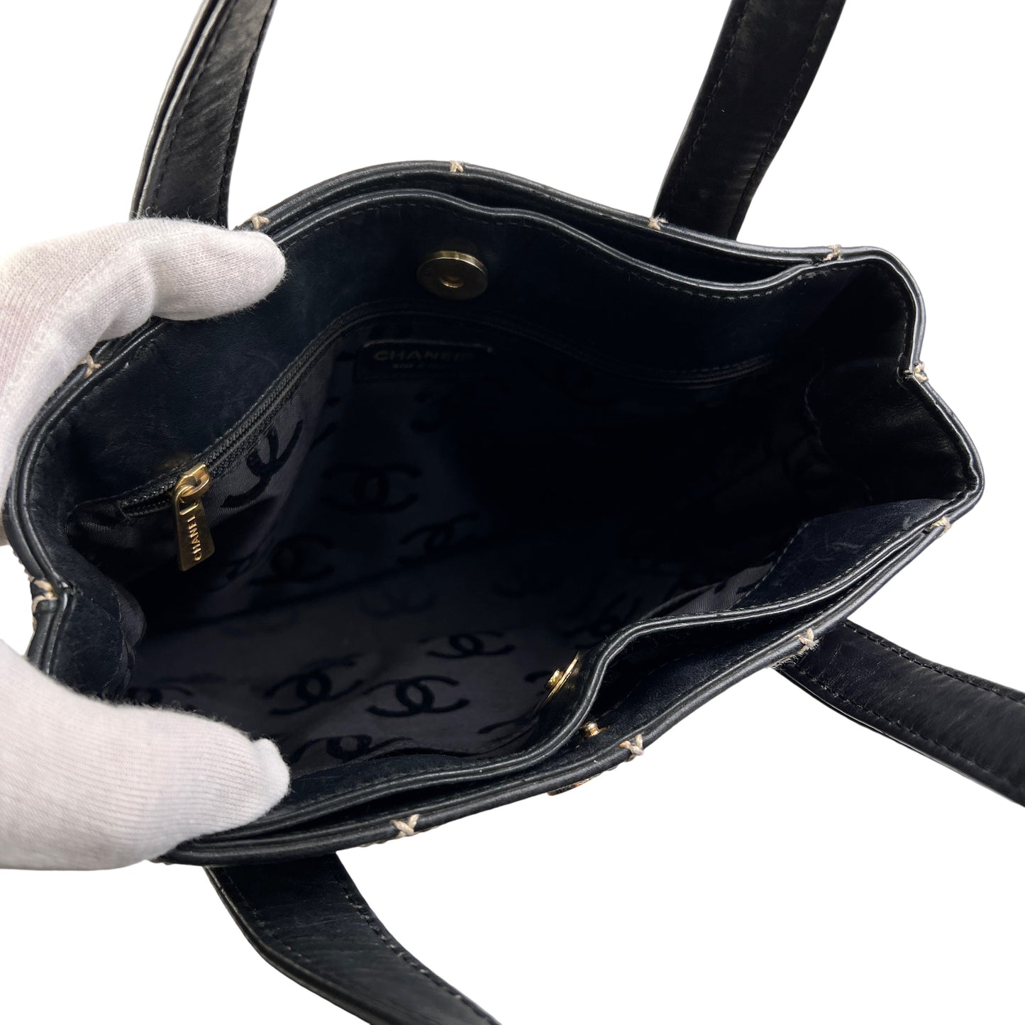 Chanel Black Tote Bags A-15680