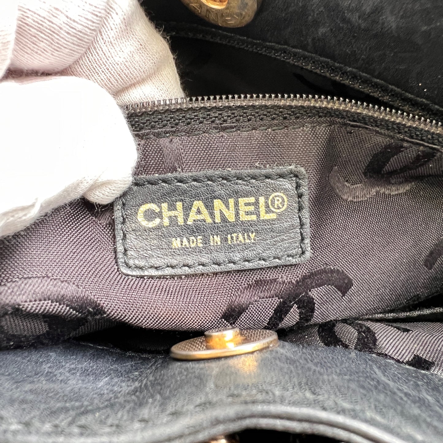 Chanel Black Tote Bags A-15680