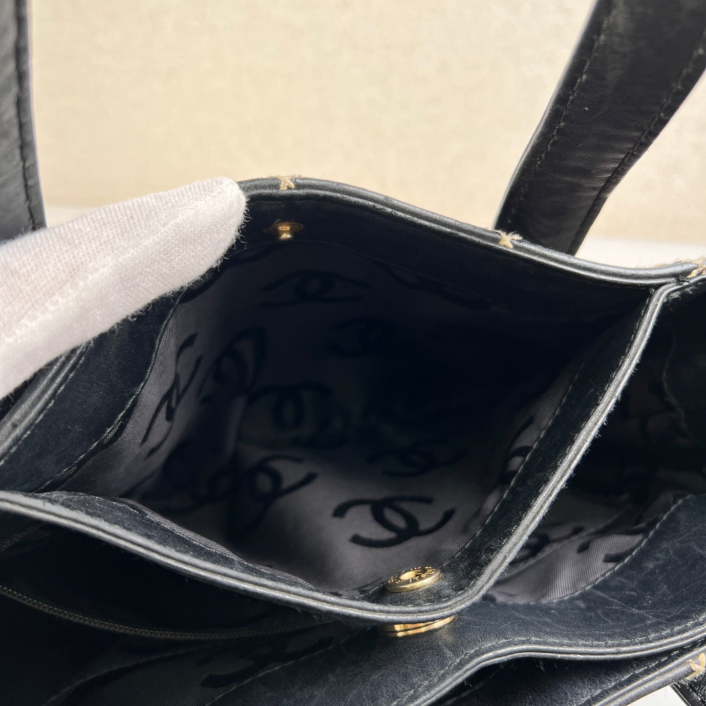 Chanel Black Tote Bags A-15680