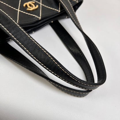 Chanel Black Tote Bags A-15680