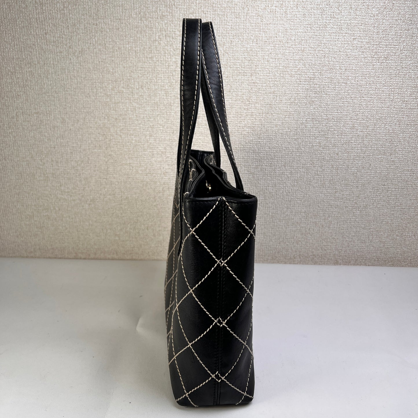 Chanel Black Tote Bags A-15680