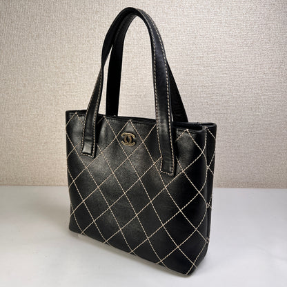 Chanel Black Tote Bags A-15680