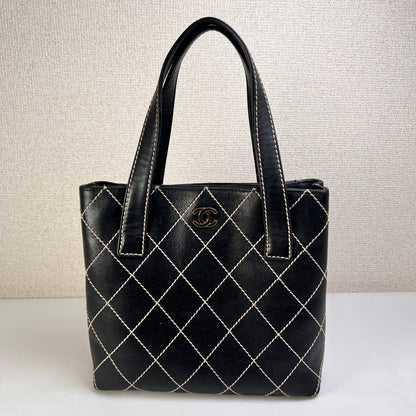 Chanel Black Tote Bags A-15680