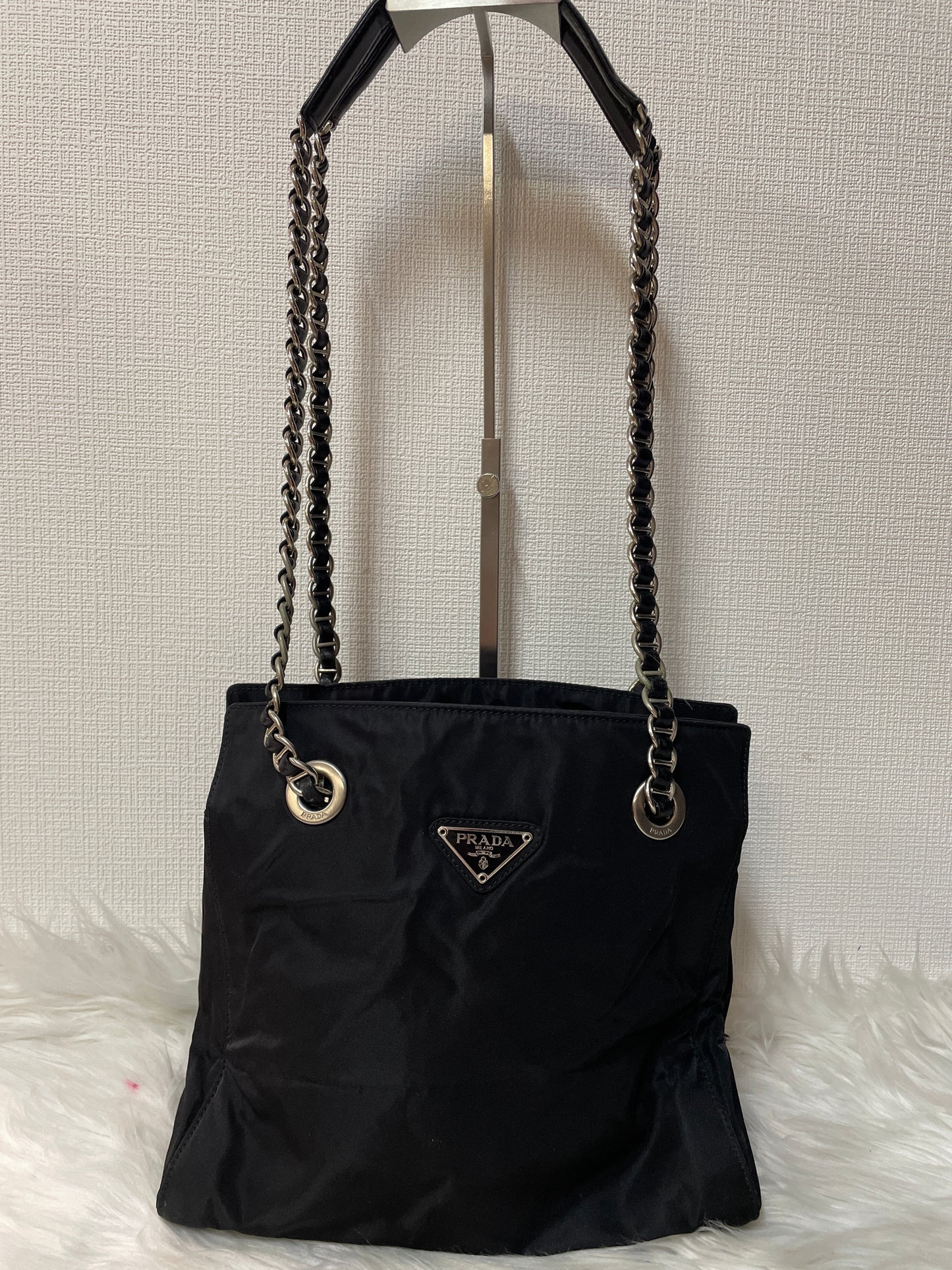 Prada Black Shoulder Bags A-15704