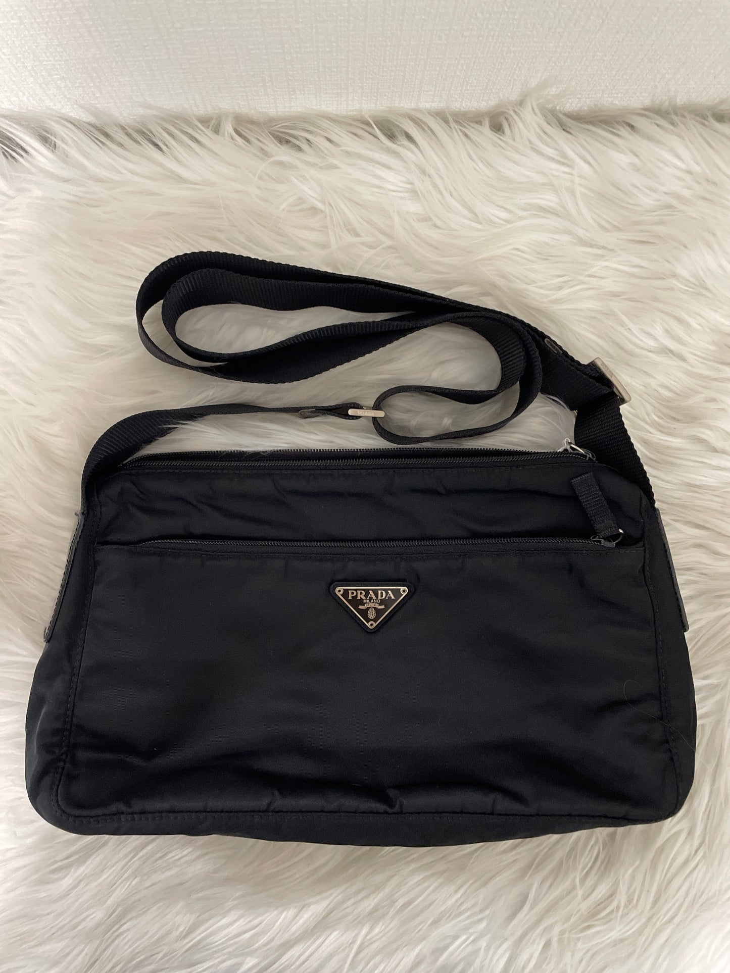 Prada Black Handle Bags A-15707