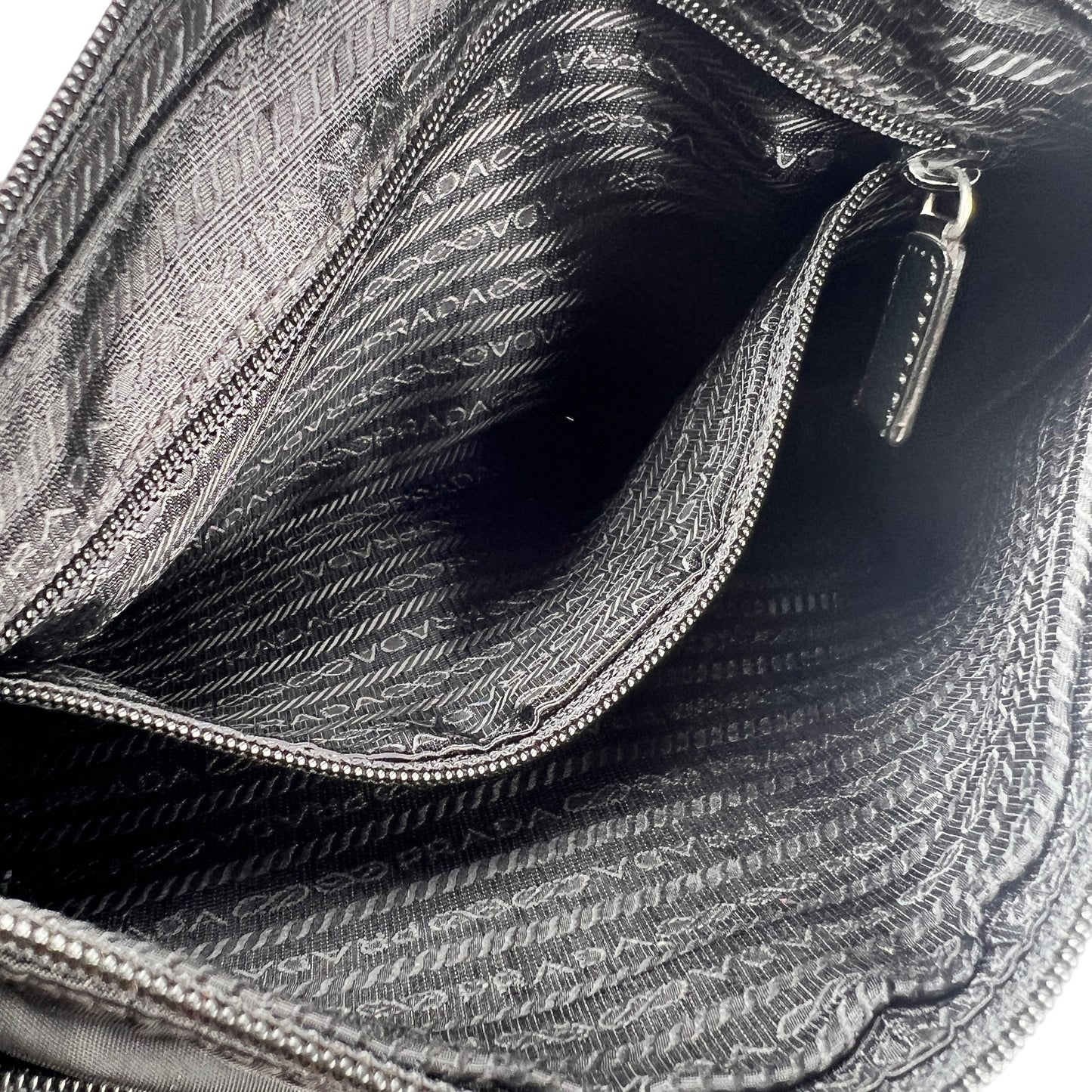Prada Black Handle Bags A-15707