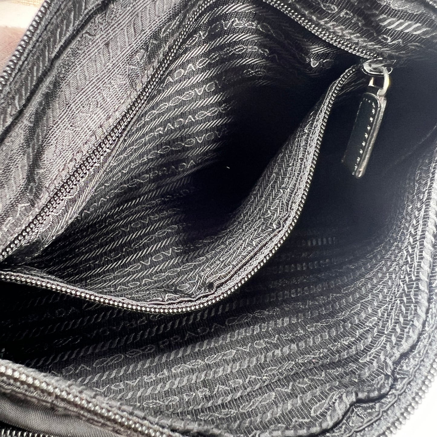 Prada Black Handle Bags A-15707