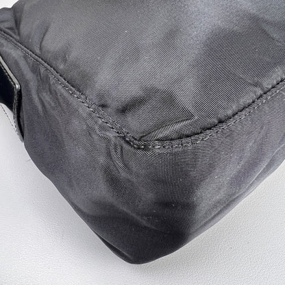 Prada Black Handle Bags A-15707