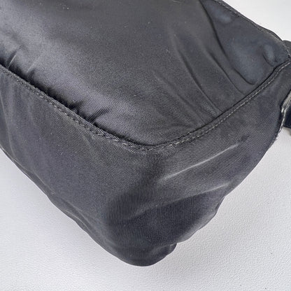 Prada Black Handle Bags A-15707