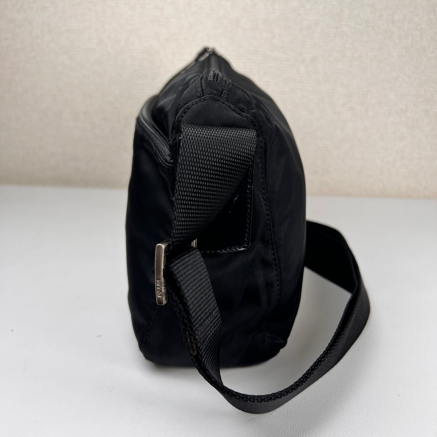 Prada Black Handle Bags A-15707
