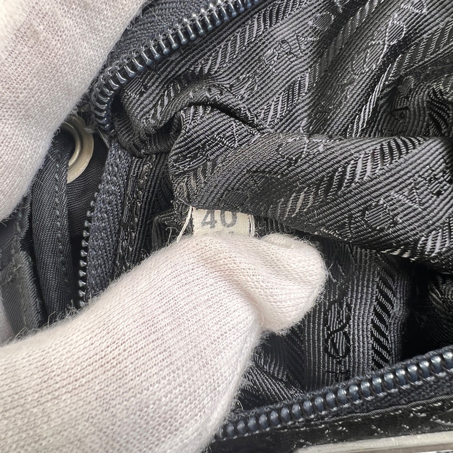 Prada Black Handle Bags A-15708