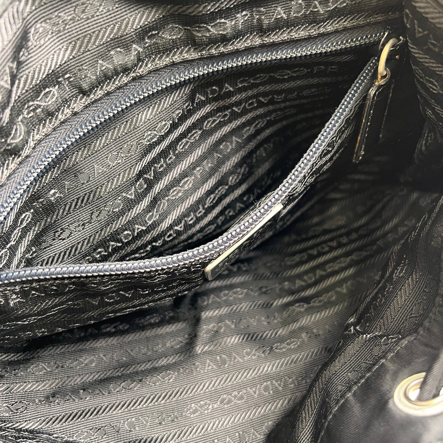 Prada Black Handle Bags A-15708